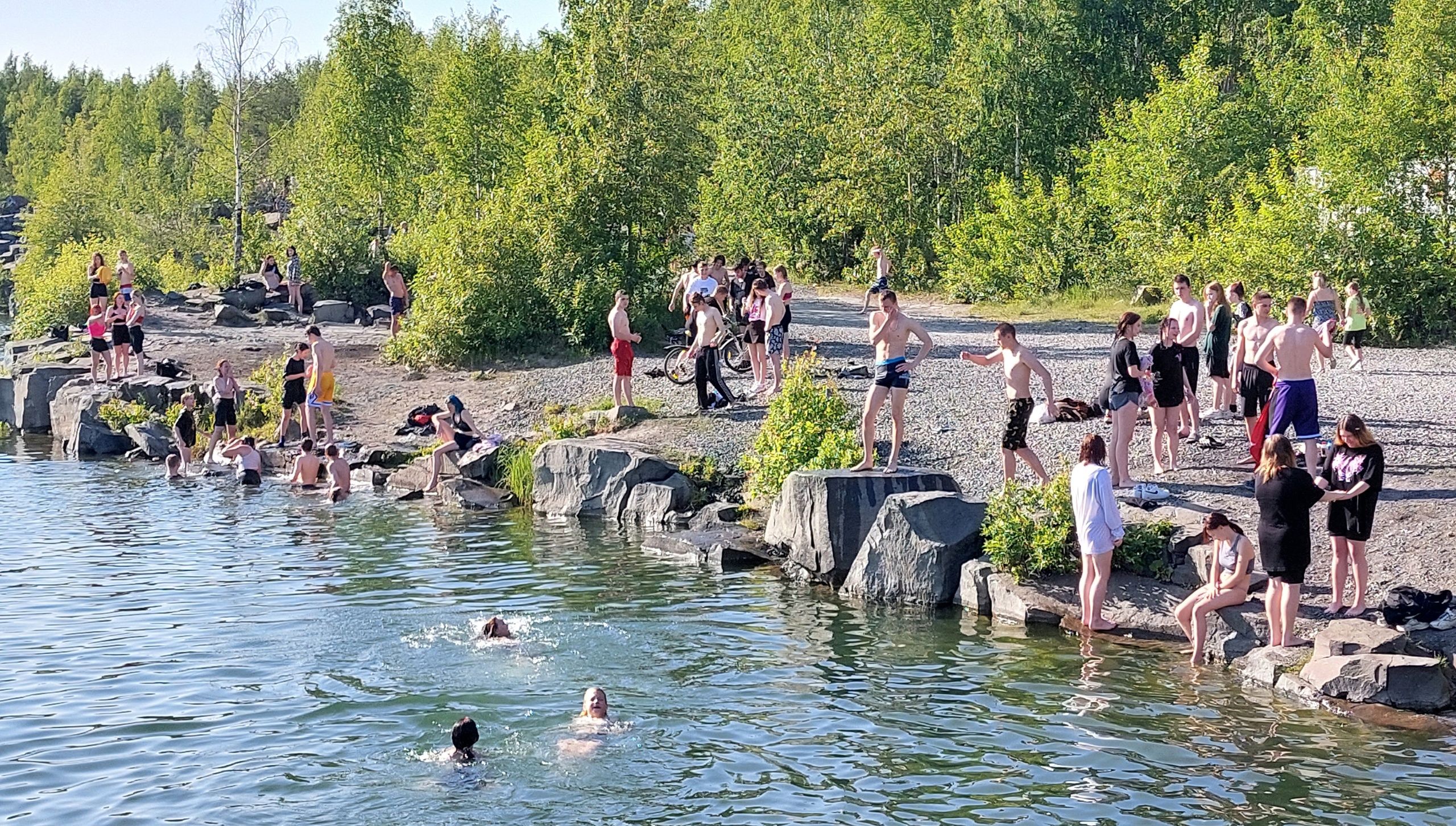 Петрозаводчанка пробила голову, нырнув в карьер