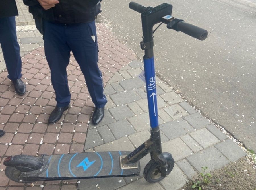 В Петрозаводске подросток на электросамокате сбил женщину