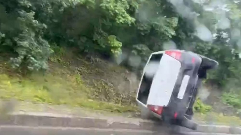 Легковой автомобиль перевернулся в Петрозаводске