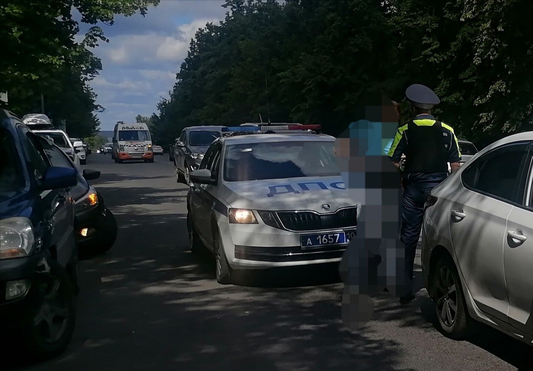 В центре Петрозаводска водитель дал порулить трехлетнему сыну