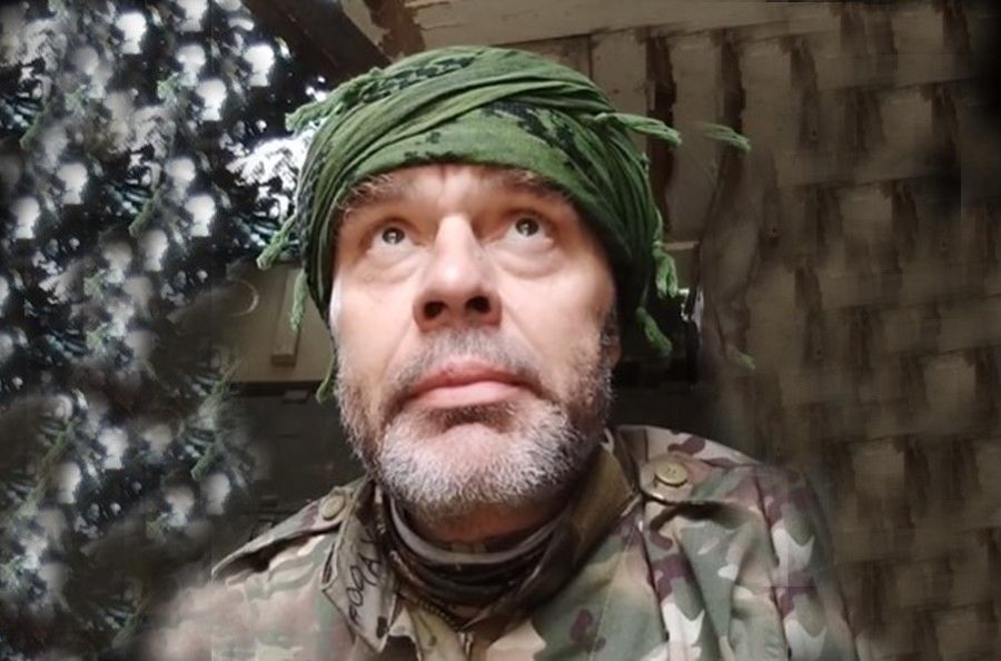 Владимир Любарский записал видео, как пьет чай под артиллерийским огнем