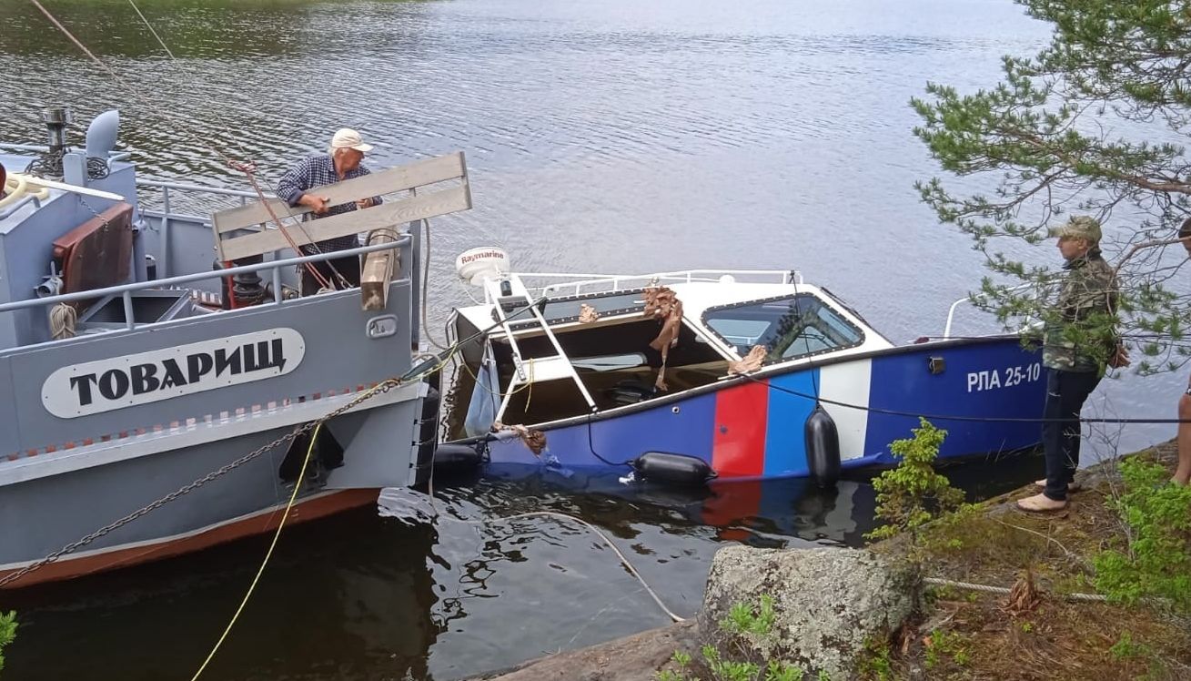 Дядя Гриша и норвежец из Пукинниеми помогли достать ушедший под воду в Ладоге катер