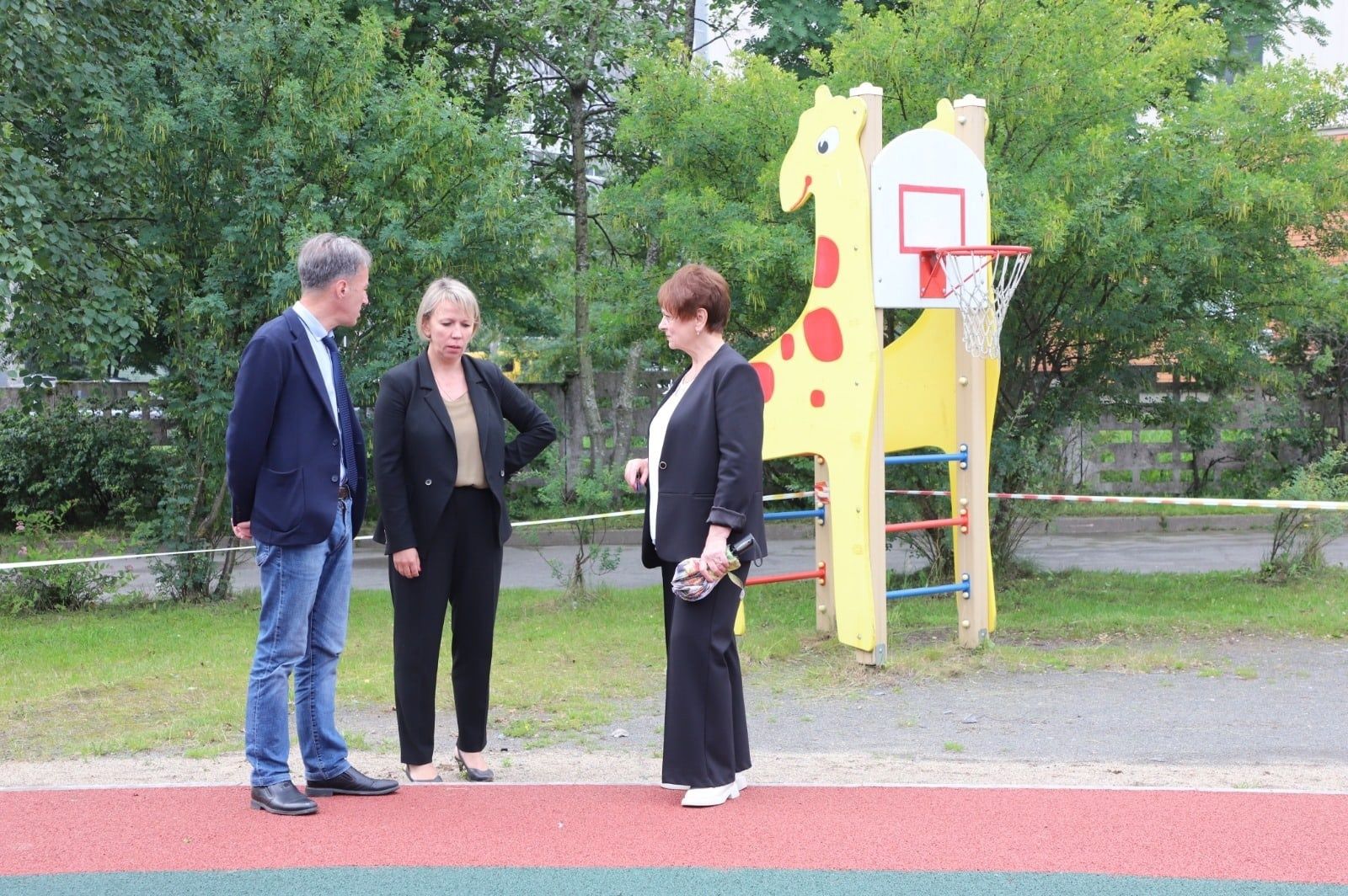 Детскую площадку отремонтировали в самом большом районе Петрозаводска