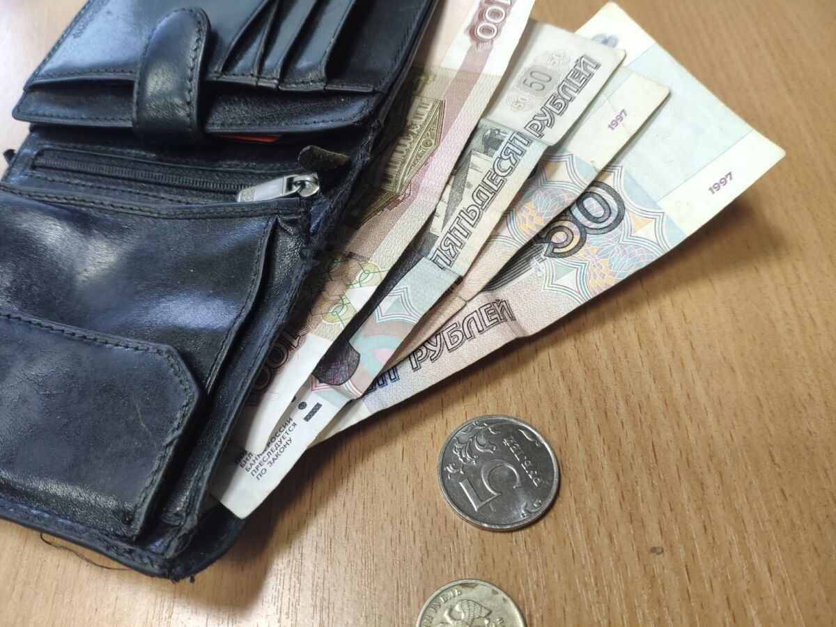 Житель Карелии положил взятку в карман сотрудника полиции