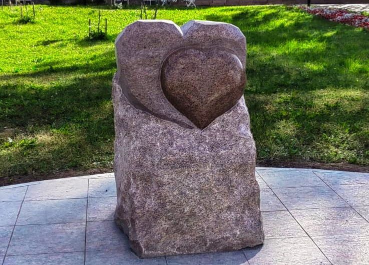 Новый арт-объект о любви появился на набережной Петрозаводска