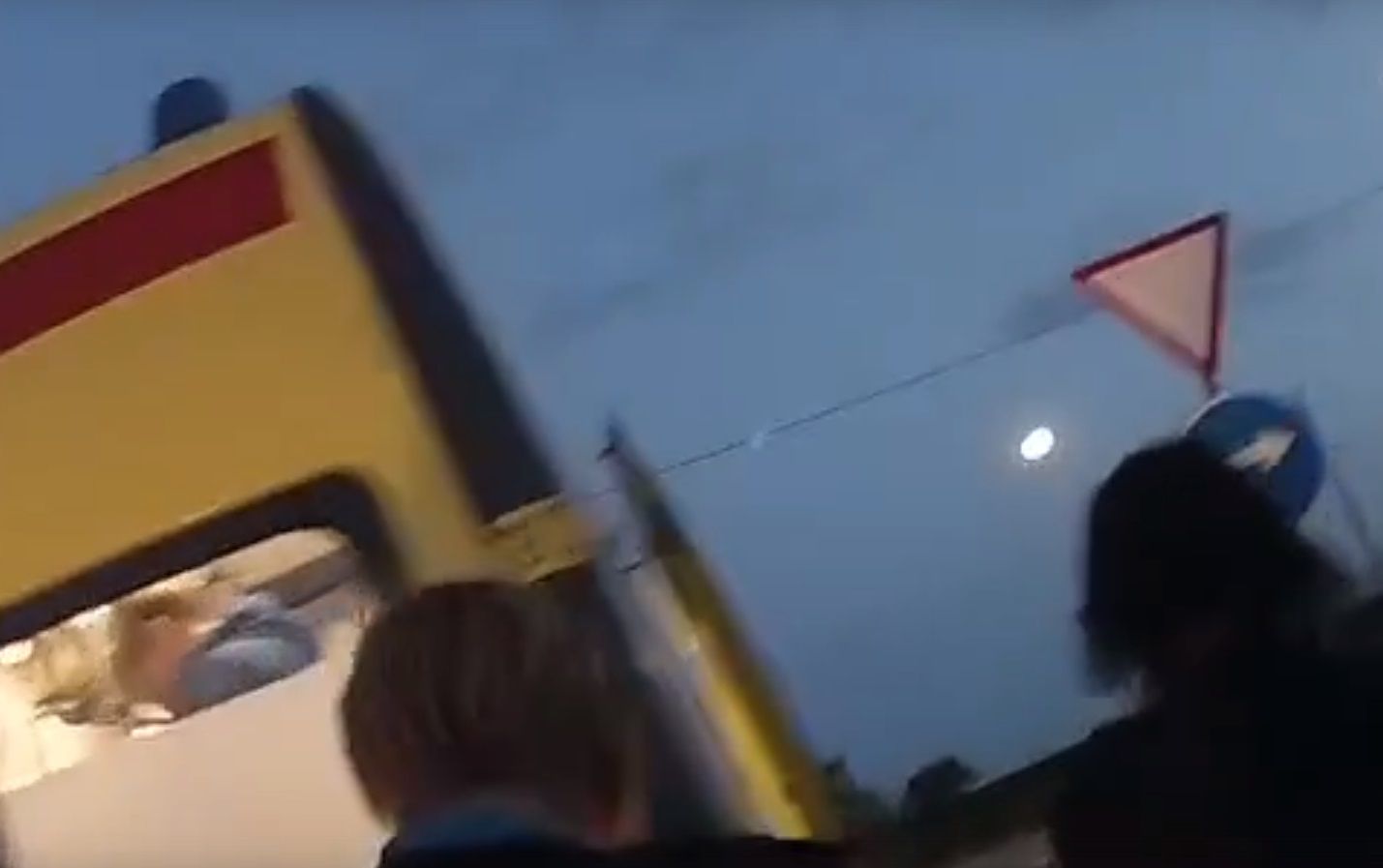 В Петрозаводске полицейские спасли женщину, которую по плечи засосало в болото