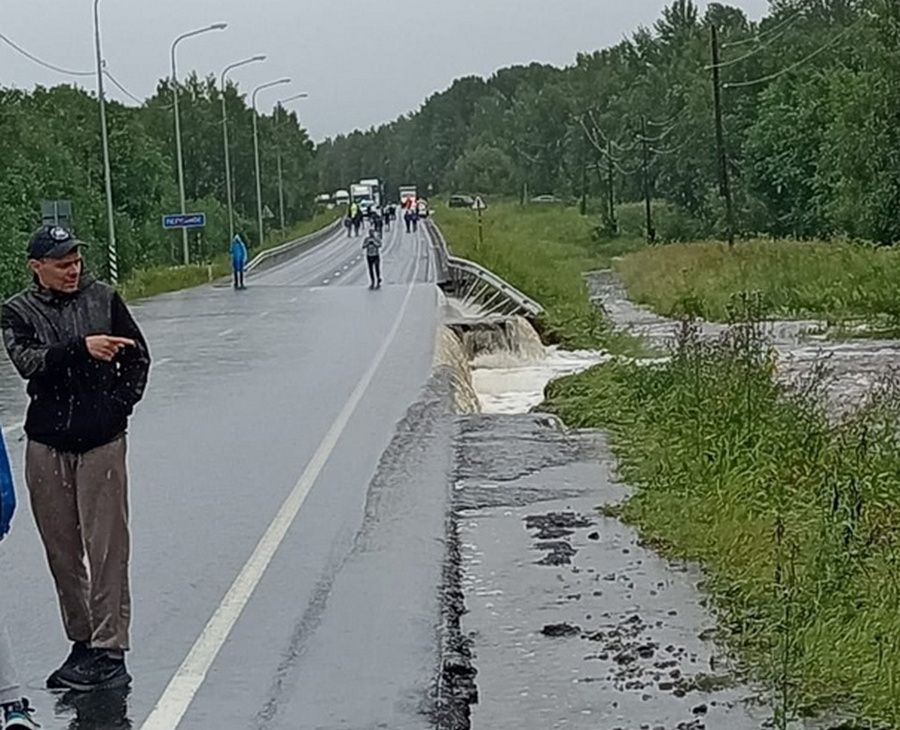 На пострадавшей от затопления дороге в Пудожском районе открыли реверсивное движение