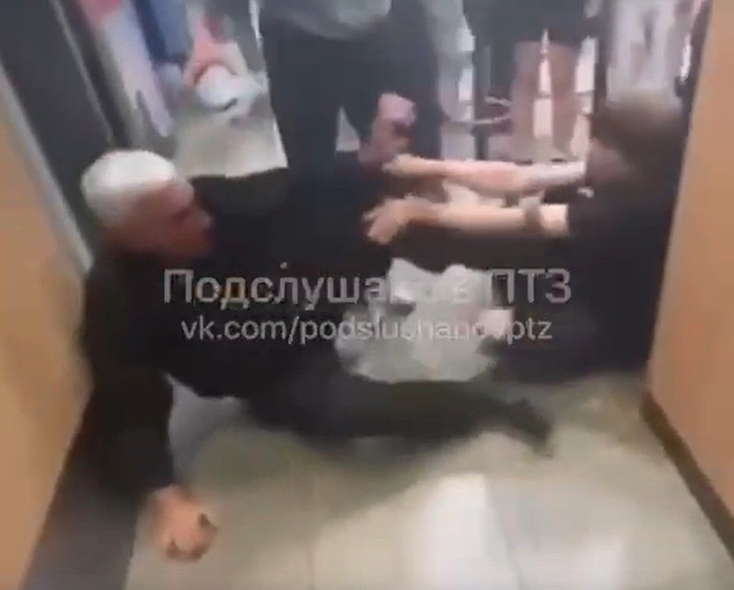 Прокуратура организовала проверку после избиения подростками охранника петрозаводского торгового центра