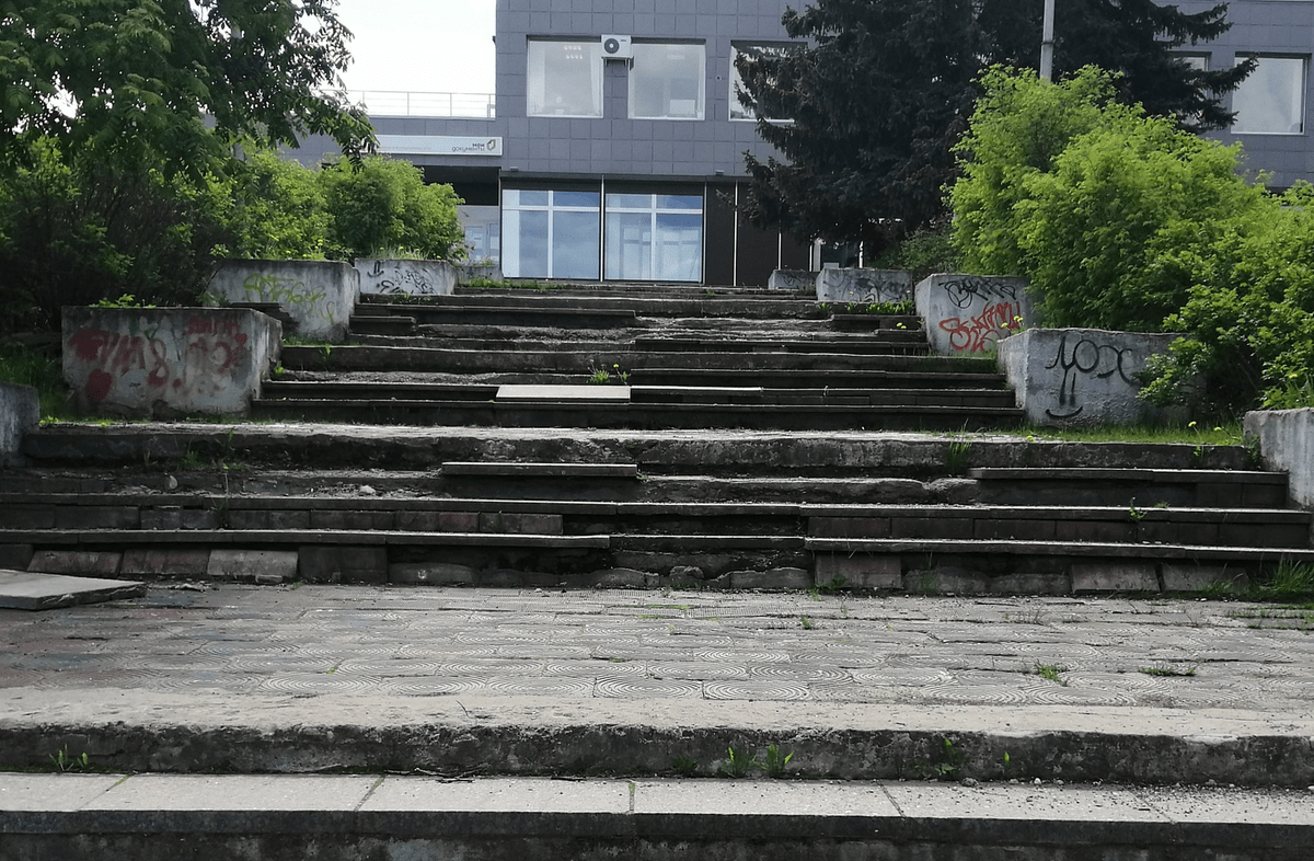 Лестницу в парке железнодорожников обещают привести в порядок