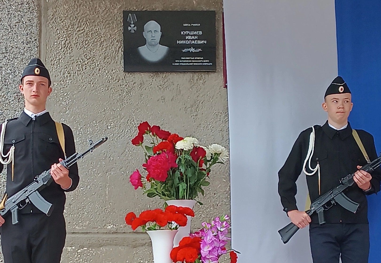 В Мегреге открыли мемориальную доску в память о погибшем на Донбассе земляке