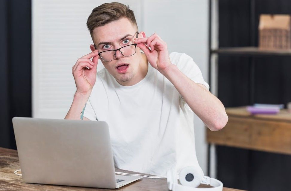 Петрозаводчанин притворялся девушкой и выманивал деньги у мужчин