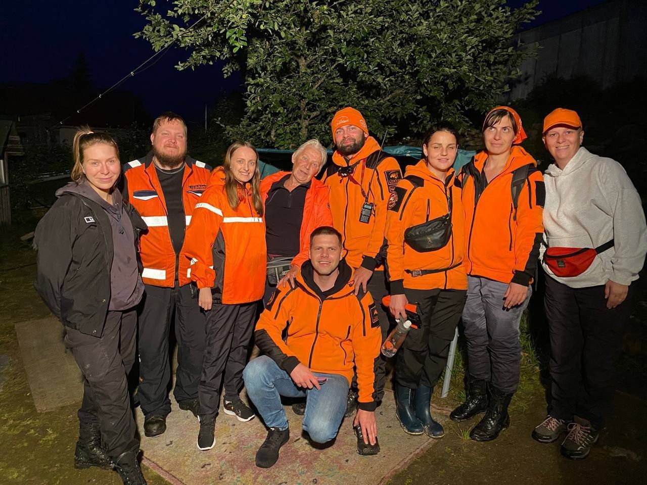 Трех грибников вывели из леса волонтеры отряда «ЛизаАлерт»