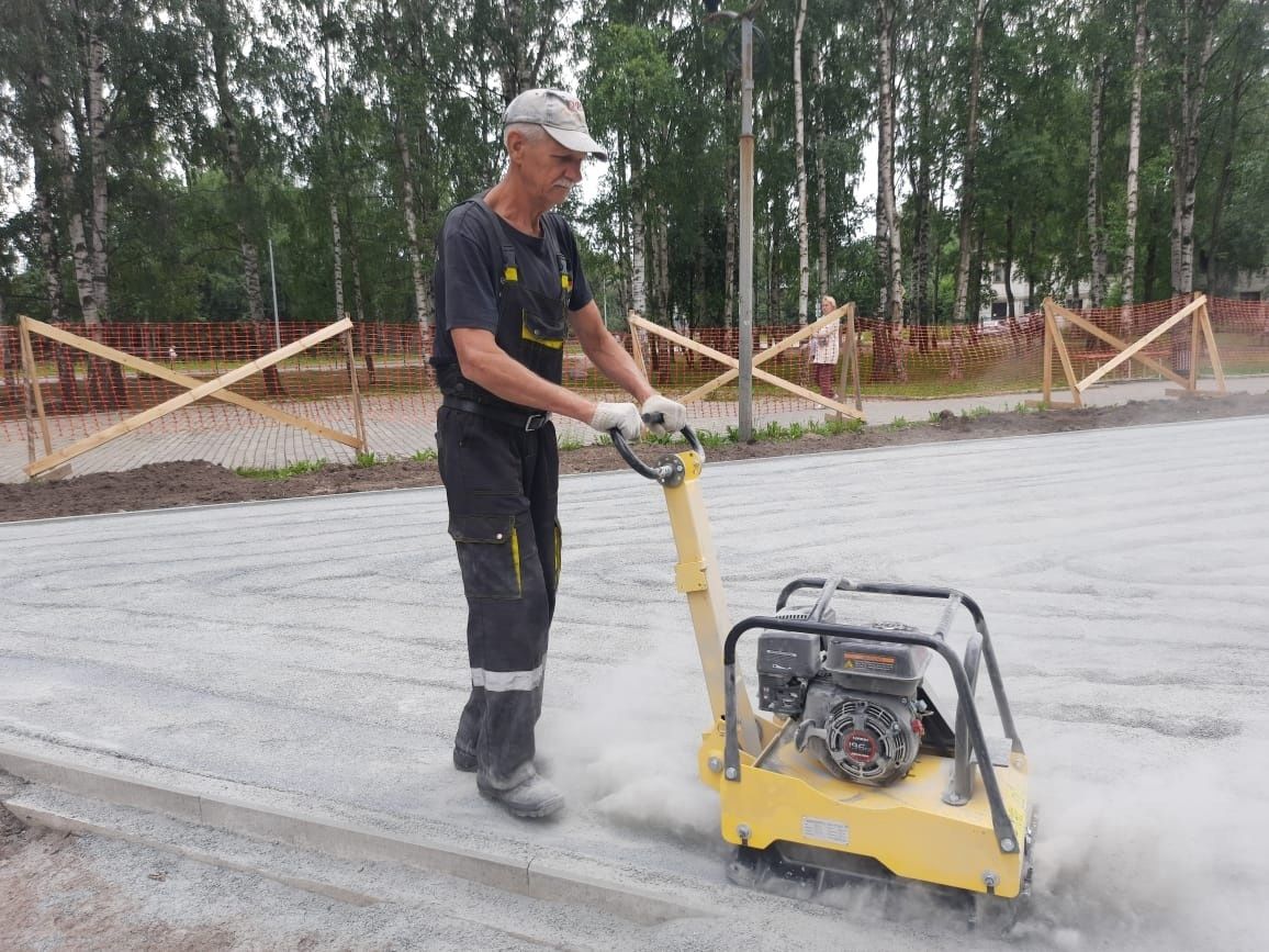 В Петрозаводске благоустраивают сквер Машиностроителей
