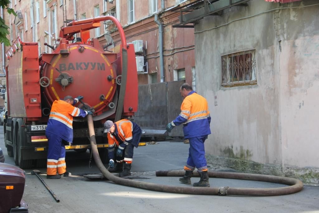 В Водоканале показали, что достают из канализации