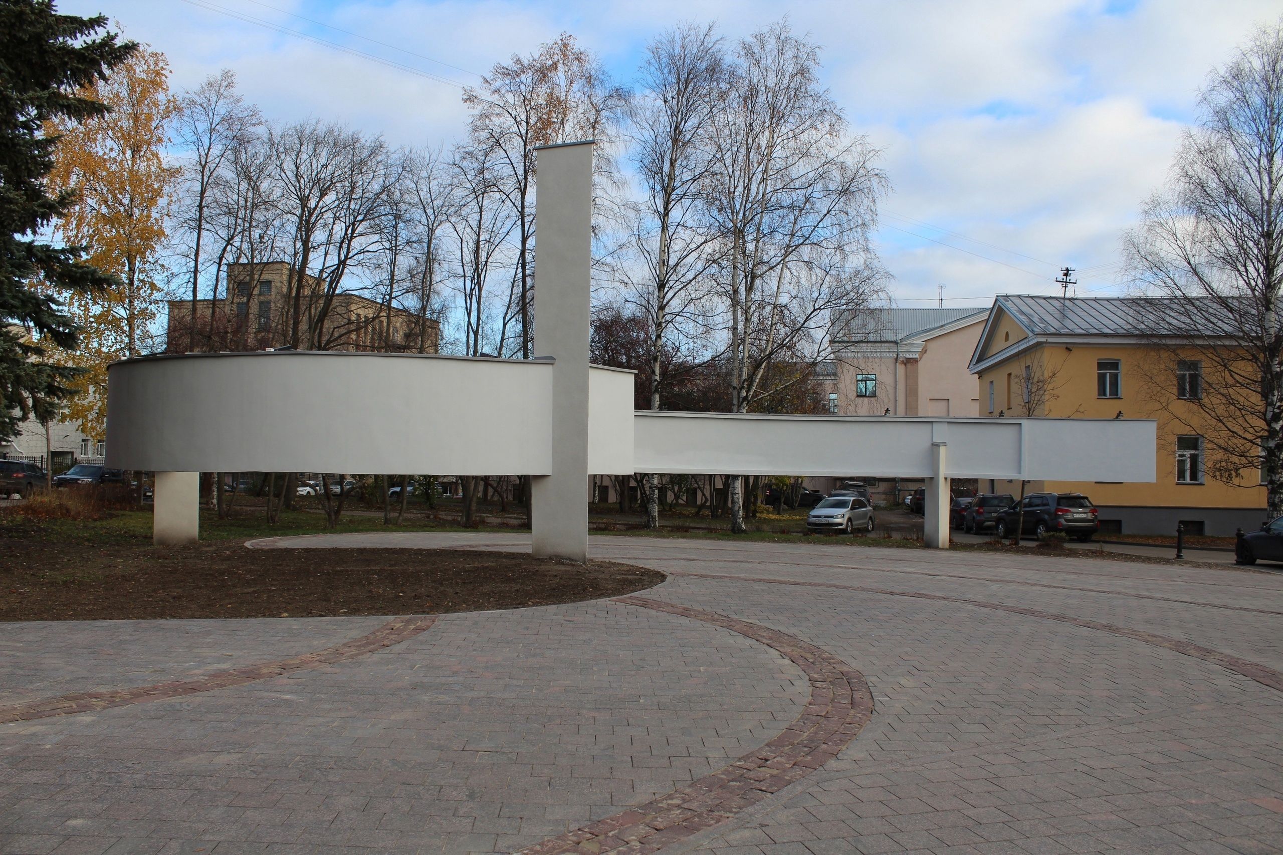 Петрозаводчанам предлагают выбрать, чем наполнять советскую галерею передовиков