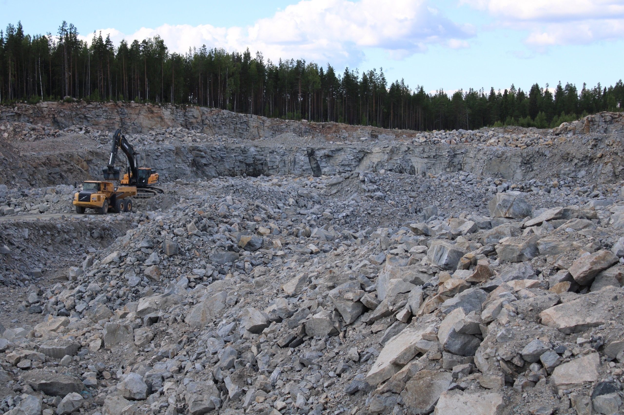 В Медвежьегорском районе открыли щебеночный завод