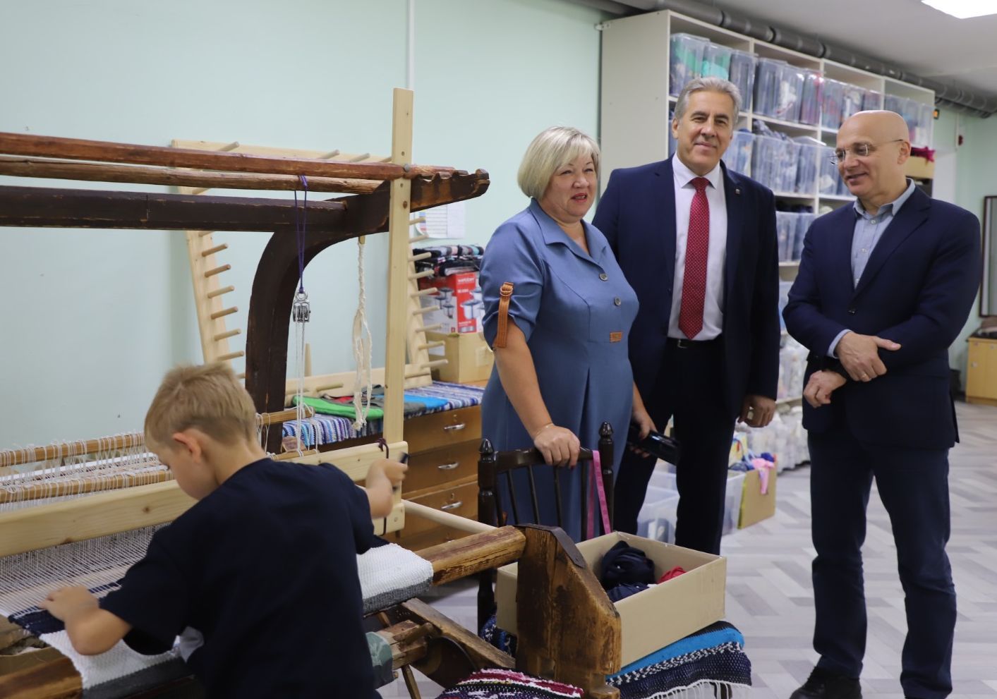 Спикер карельского парламента подарил воспитанникам интерната в Олонце книги и школьные принадлежности