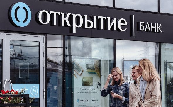 В банке «Открытие» опровергли информацию о массовом переводе клиентов в ВТБ