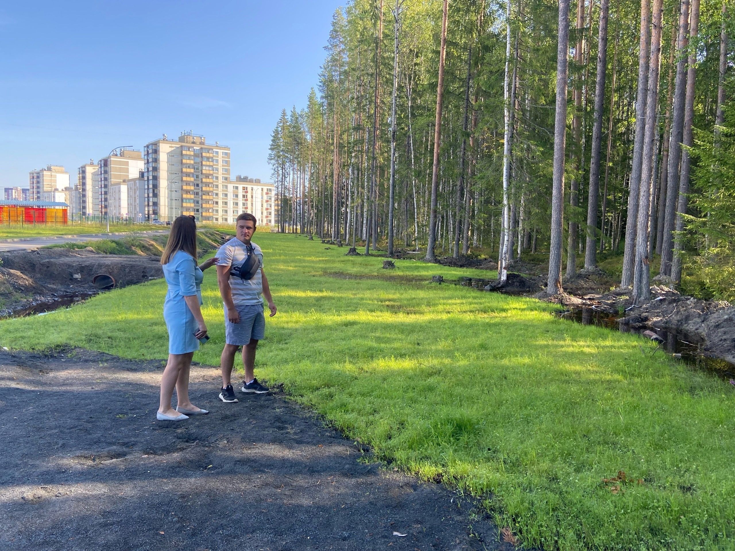 В Новодревлянском сквере устраняют последствия проливных дождей