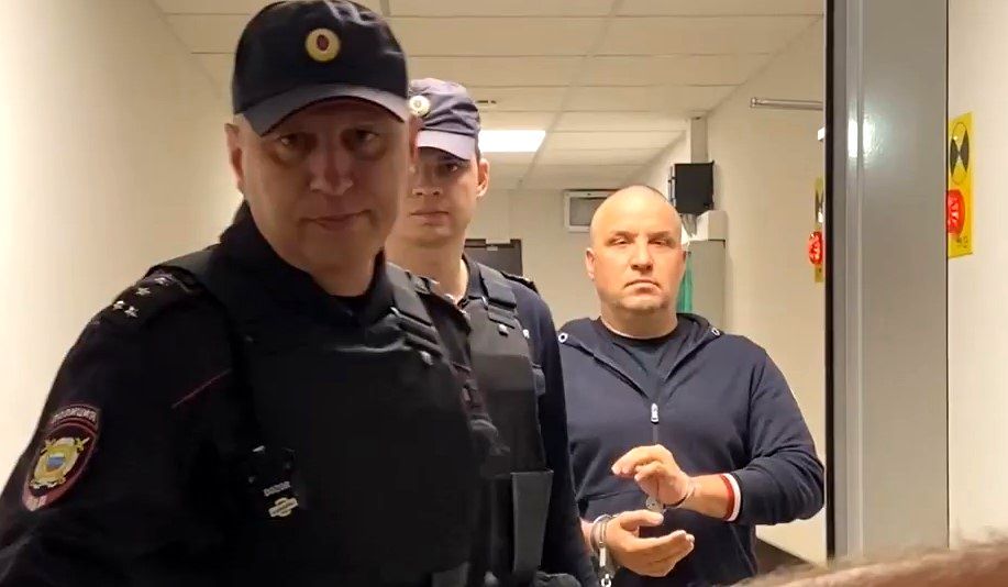 Владельца ЦСК Евгения Михеева побрили наголо и не стали отпускать под залог