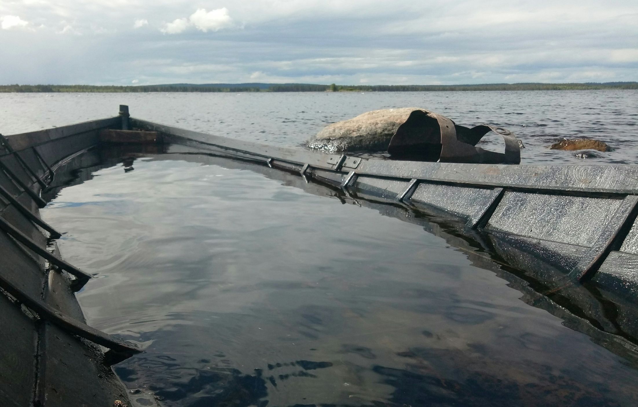 Семья отдыхающих едва не утонула в Онежском озере