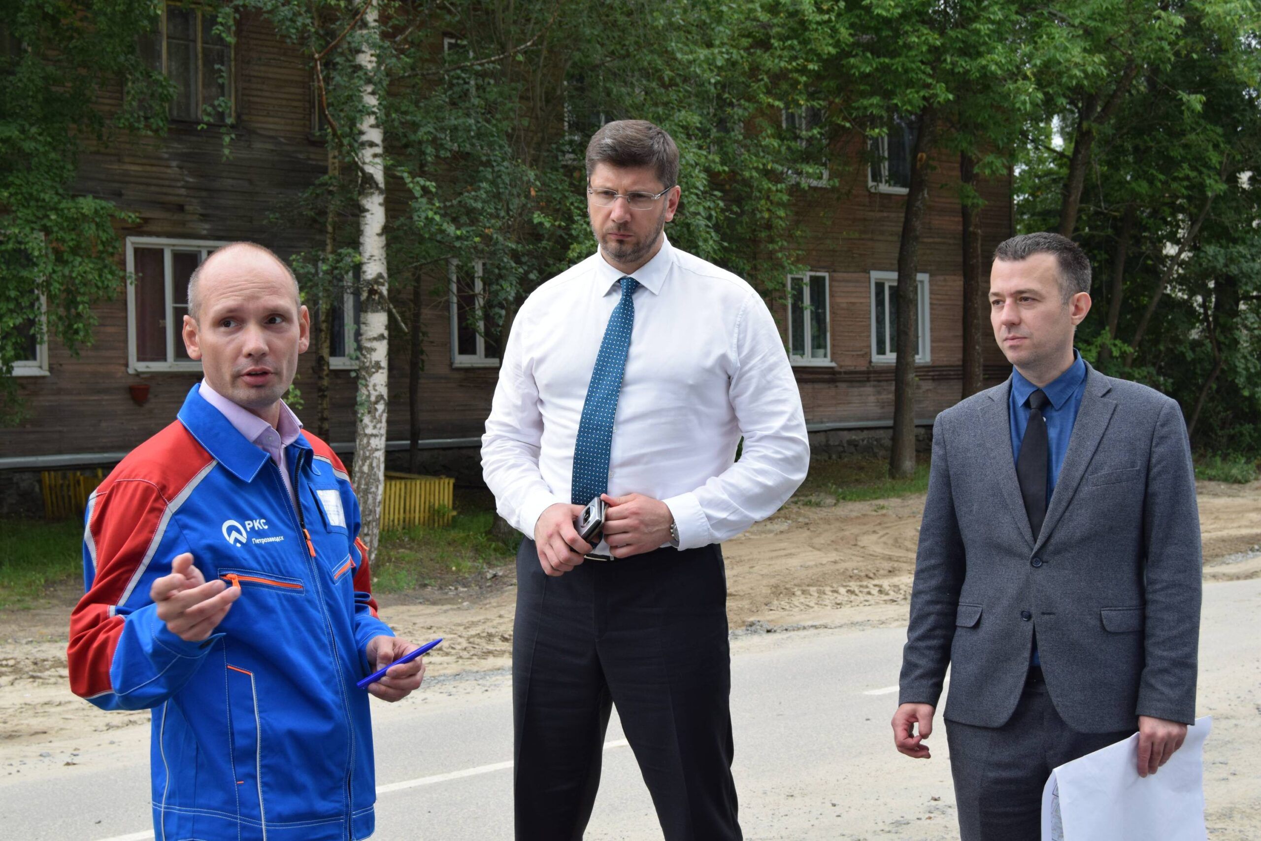 Коммунальщики завершают реконструкцию сетей водоснабжения на Октябрьском проспекте