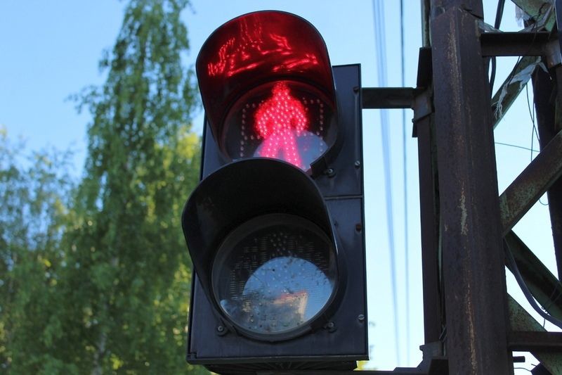 На две недели светофор в Петрозаводске переведут в режим желтого мигания