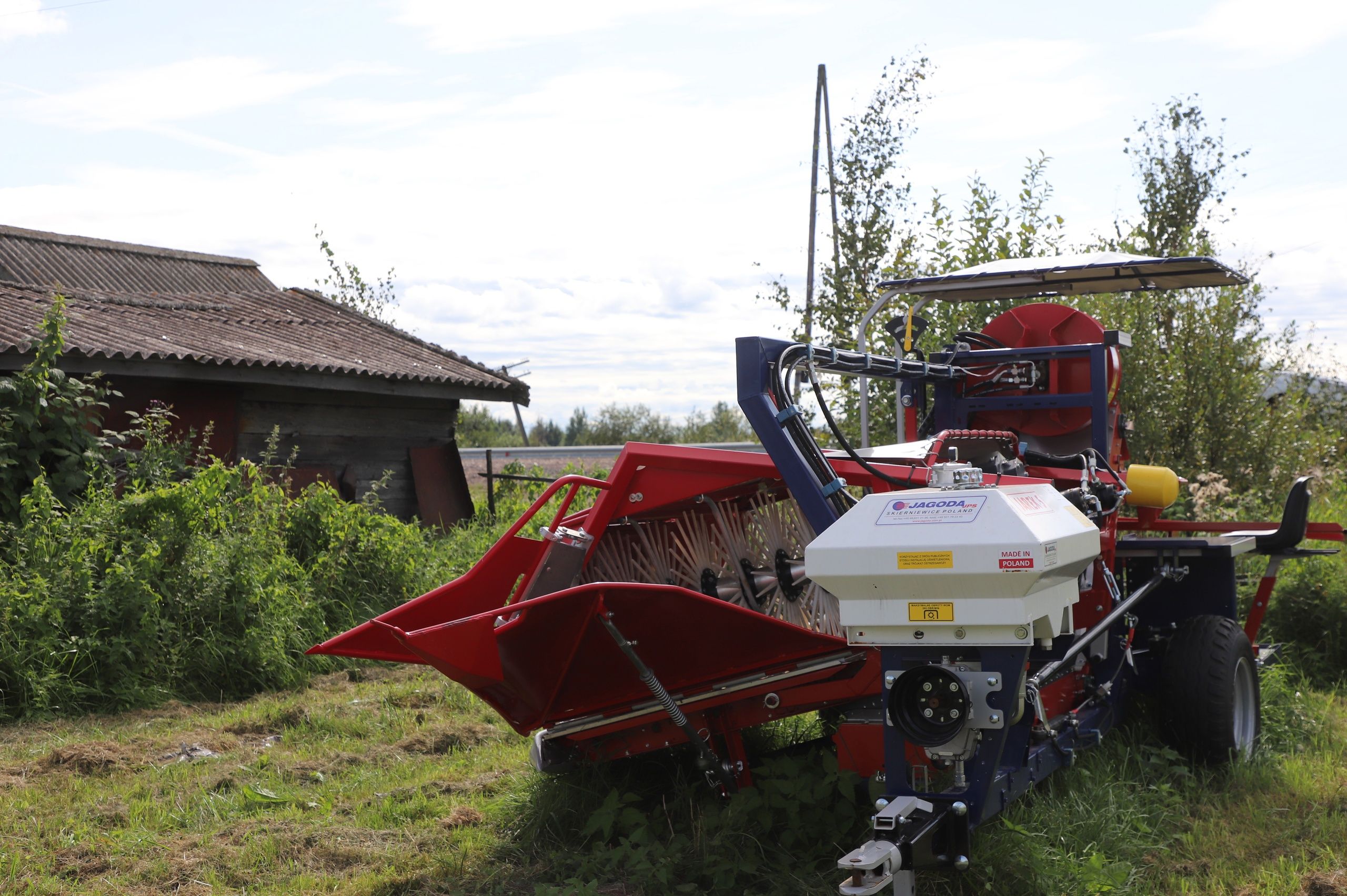 Элиссану Шандаловичу показали предприятие, которое прошло путь от выращивания ягод до перерабатывающего производства