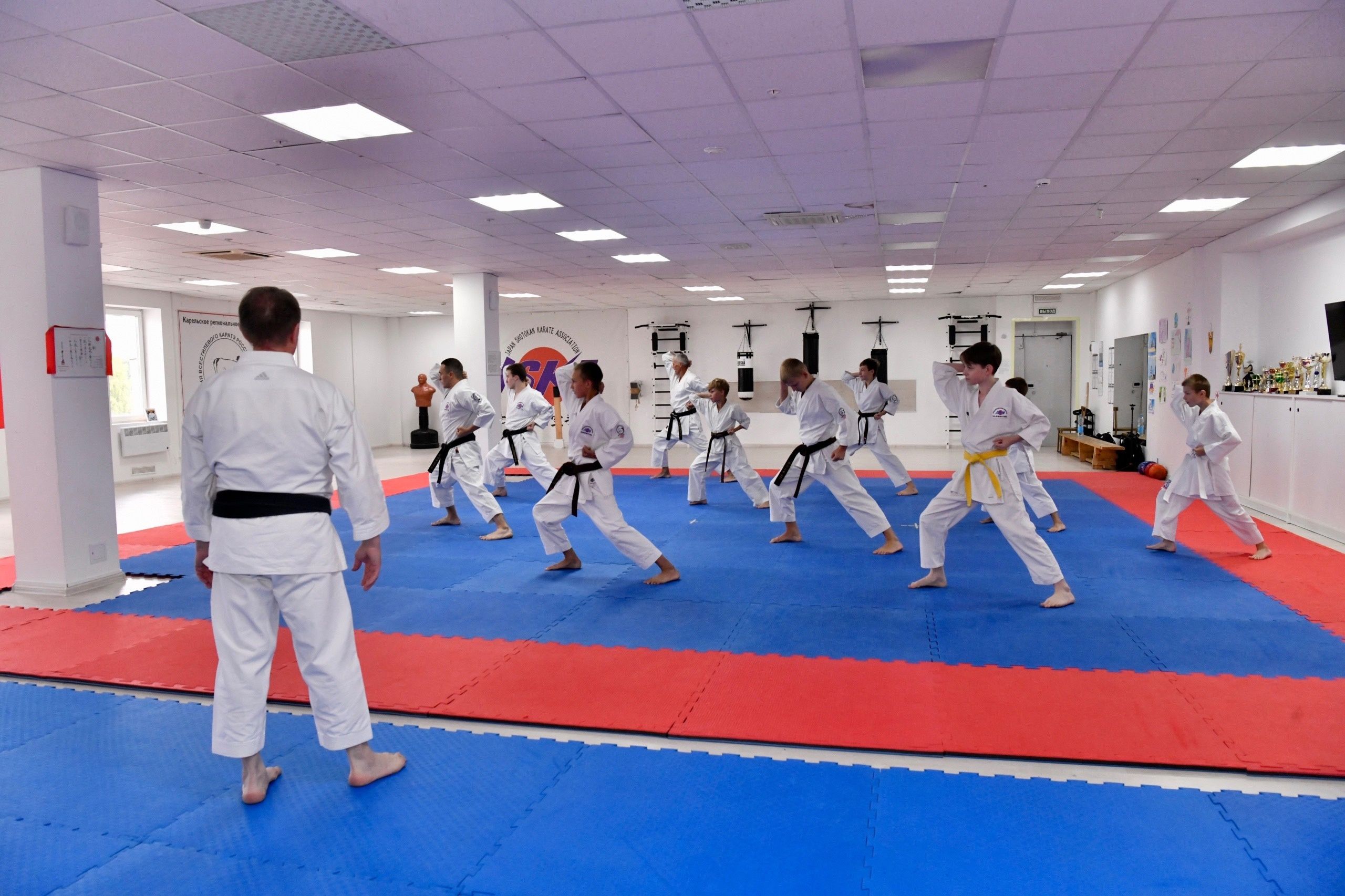 Главе Карелии показали, как сейчас выглядит спортивный центр на базе бывшего универмага «Карелия-Маркет»