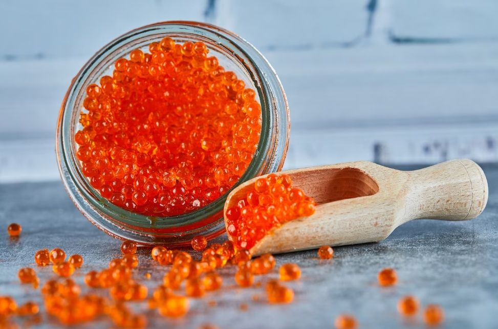 Специалисты Роскачества в красной икре пяти торговых марок нашли кишечную палочку