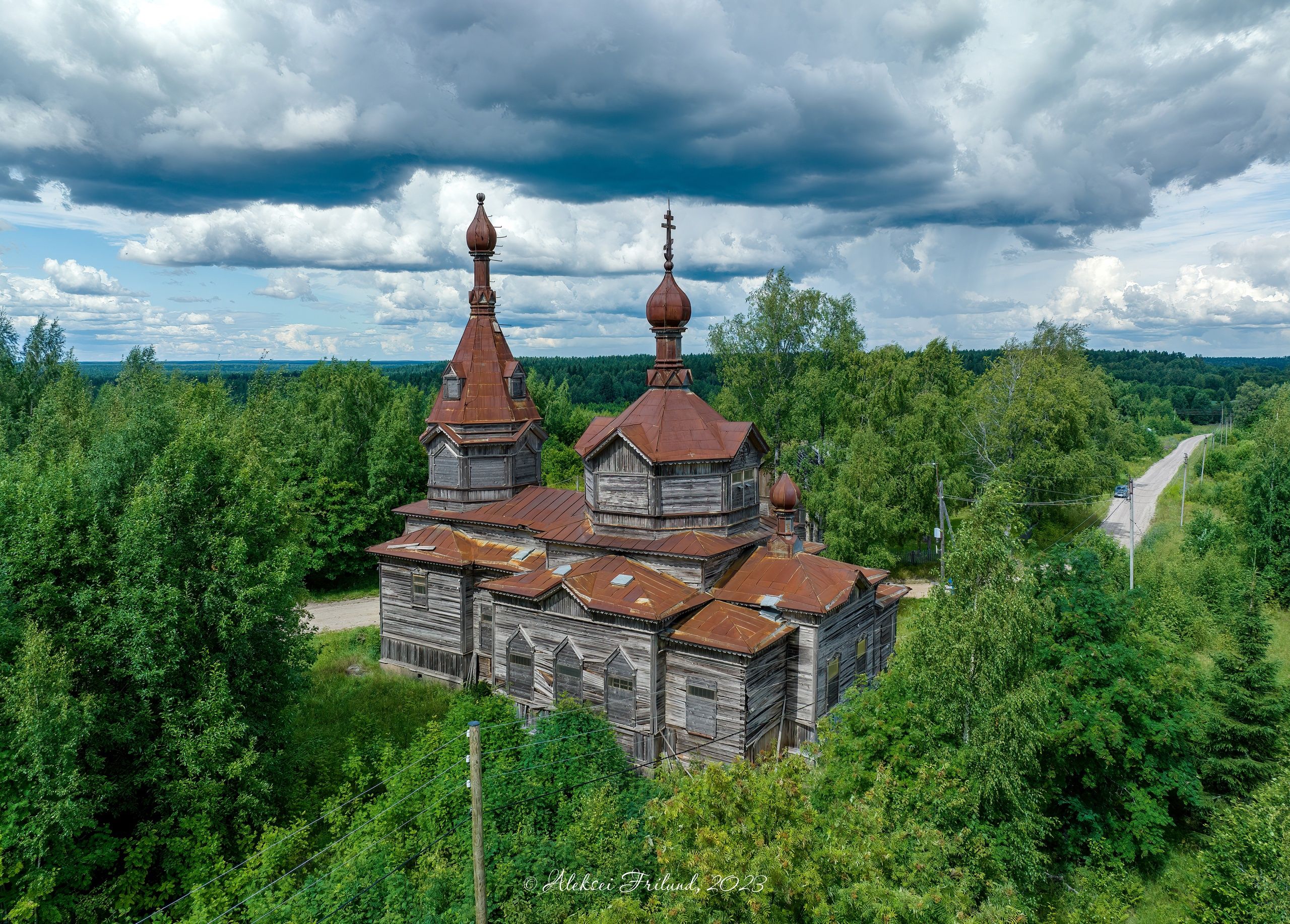 Ветшающую церковь в Приладожье запечатлел петрозаводский фотограф Алексей Фрилунд