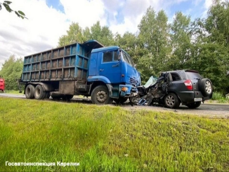 В Сегежском районе водитель без прав врезался в «Камаз» и разбился насмерть