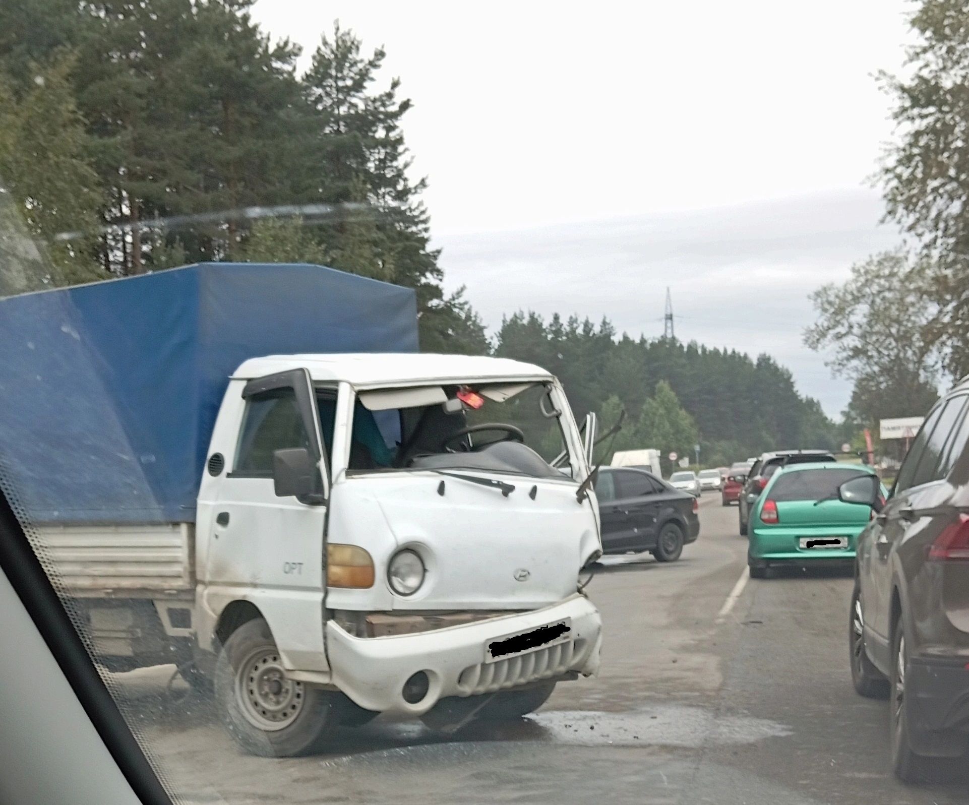 В Петрозаводске столкнулись три автомобиля, один из них загорелся