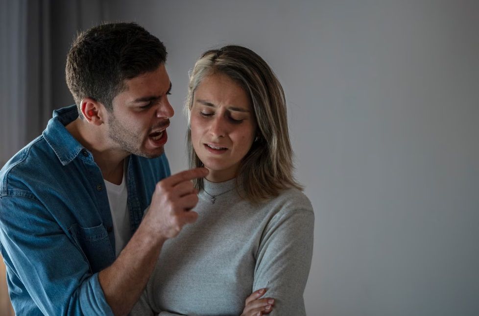 В Беломорске семейная ссора закончилась возбуждением двух уголовных дел