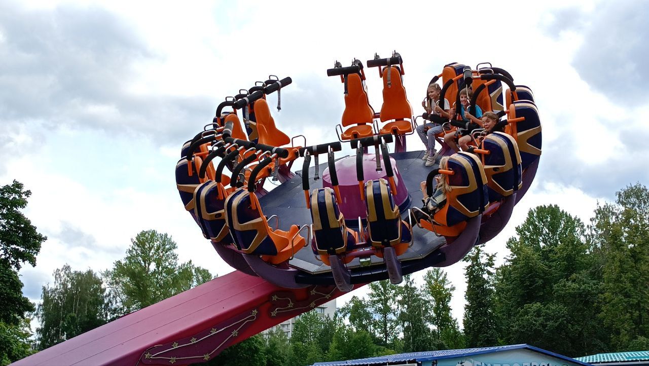 Администрация парка аттракционов в Петрозаводске прокомментировала опасный инцидент на «Зодиаке»