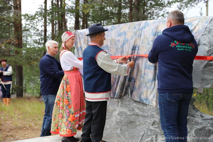 Четырехтонное кантеле установили в рунопевческой деревне Карелии