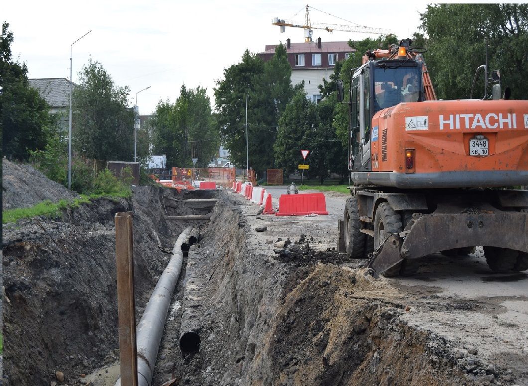 В Петрозаводске на улице Варламова продолжается реконструкция канализации