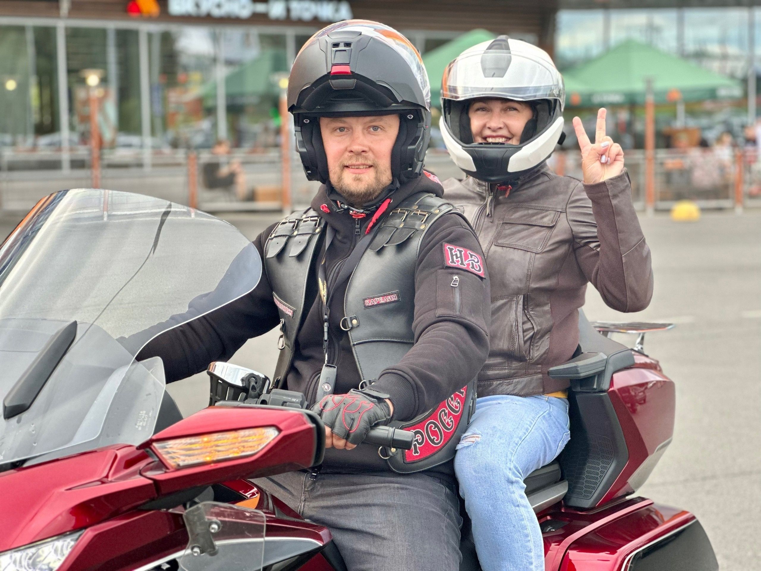 Байкеры прокатили сотрудниц онкодиспансера по Петрозаводску