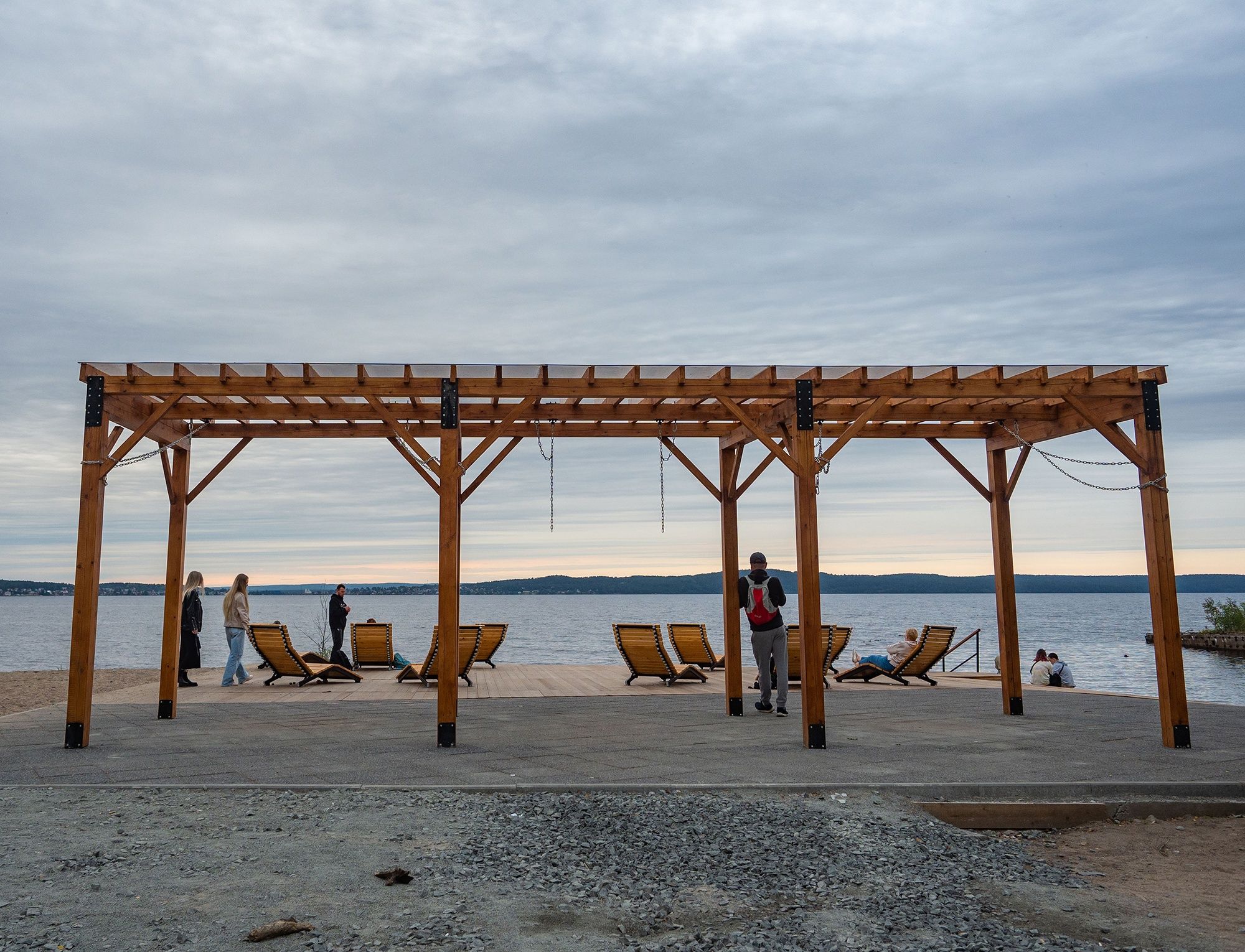 Новую площадку в Побережном парке повредили через неделю после открытия