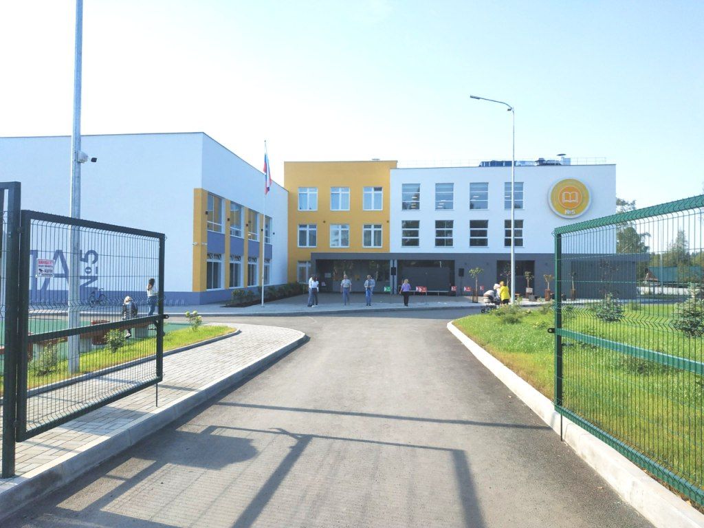 В поселке Деревянка открыли новую школу