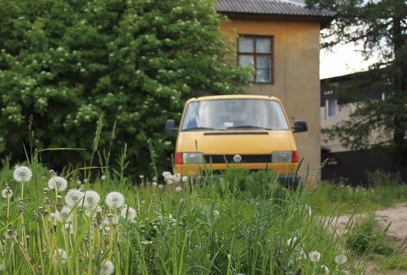 Россиянам запретили въезд в страны Евросоюза с личными автомобилями и смартфонами