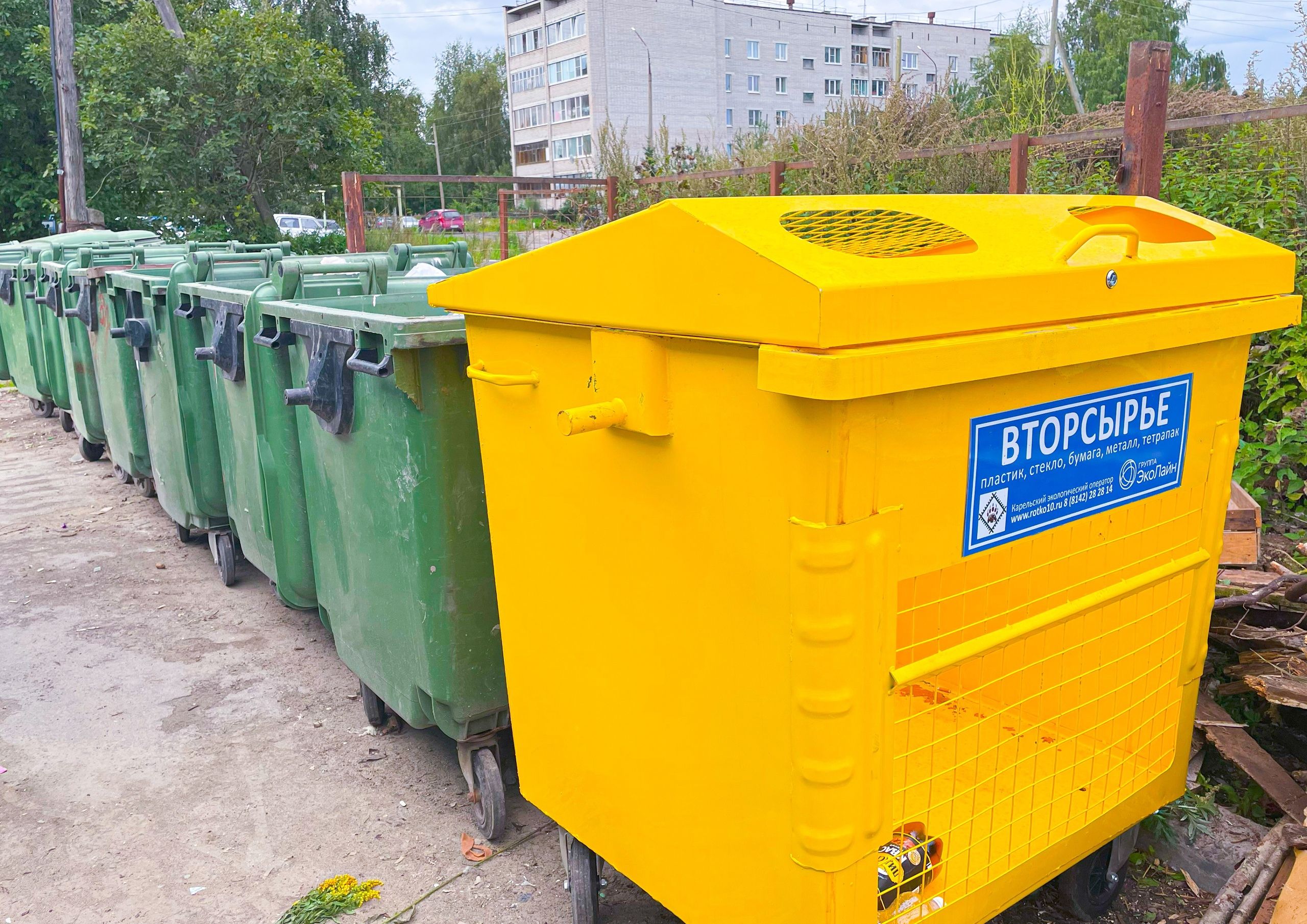 В Прионежском районе установили контейнеры для раздельного сбора отходов