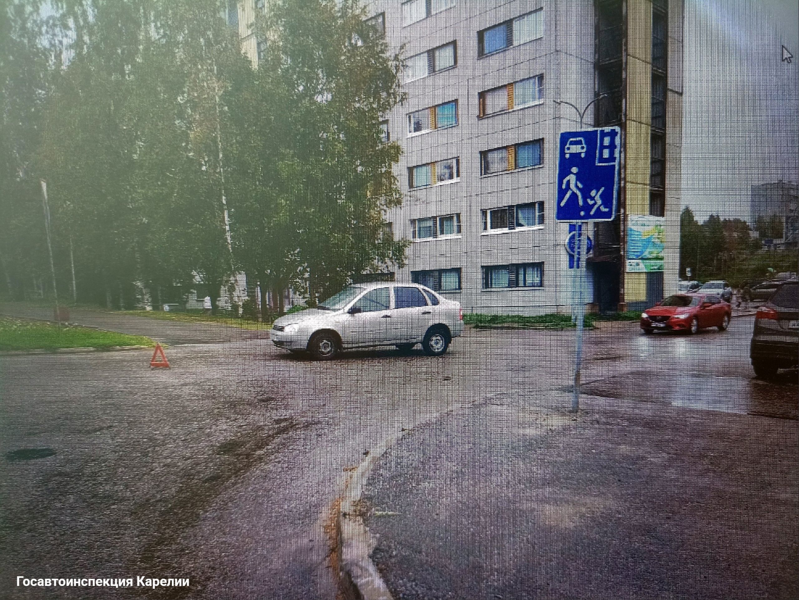 В Карелии водитель «Lada Kalina» сбил молодую женщину при выезде со двора