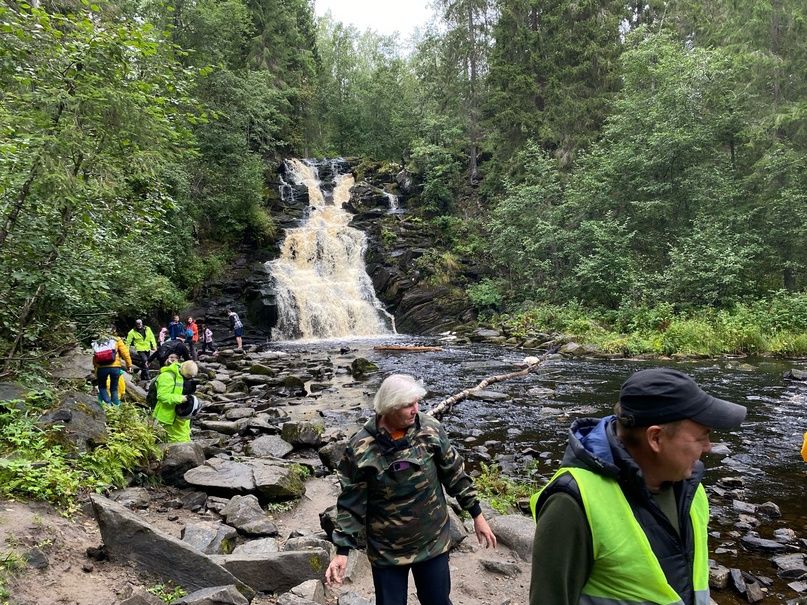 Около водопада Белые мосты в Карелии убрали весь мусор
