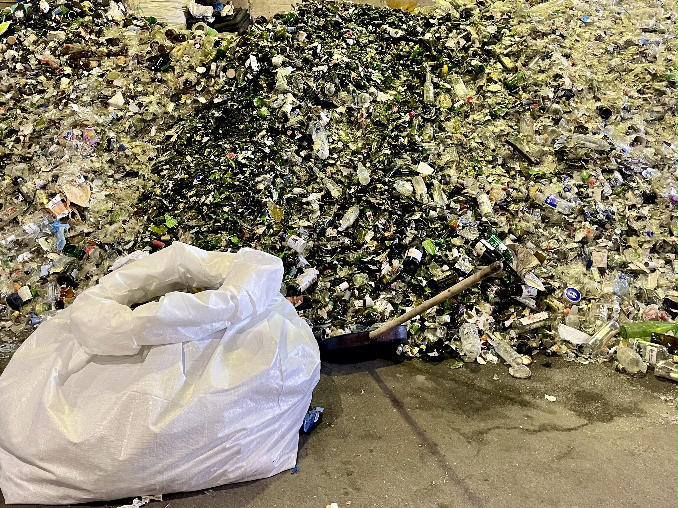 Первую партию стекла из желтых контейнеров отправили на переработку