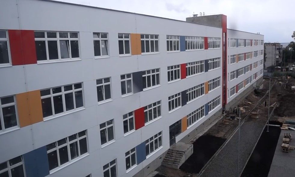 Элиссан Шандалович рассказал, как по нацпроекту строят школу в Медвежьегорске