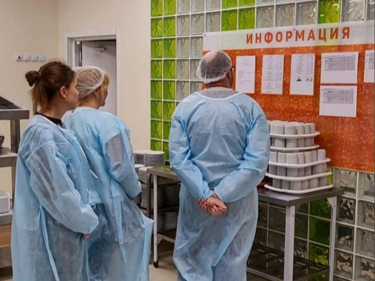 С компанией, которая кормит детей в школе № 55, могут расторгнуть контракт