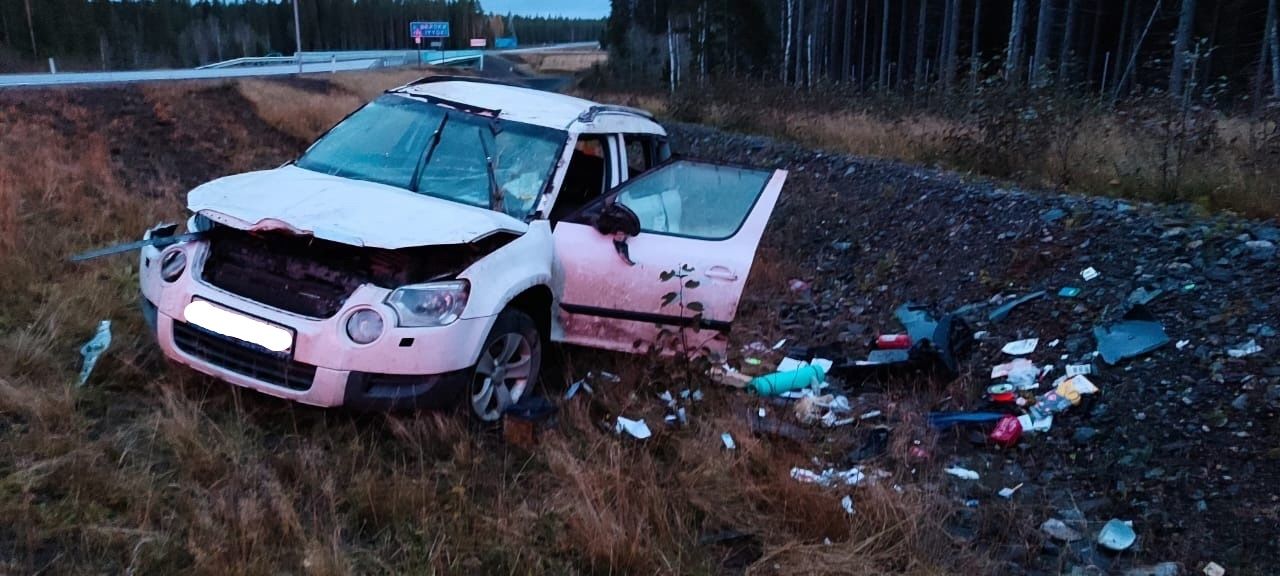 На трассе «Сортавала» автомобиль вылетел с дороги и опрокинулся