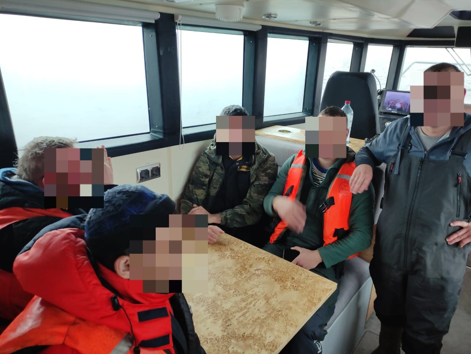 Семеро яхтсменов не смогли самостоятельно выбраться на берег Онежского озера