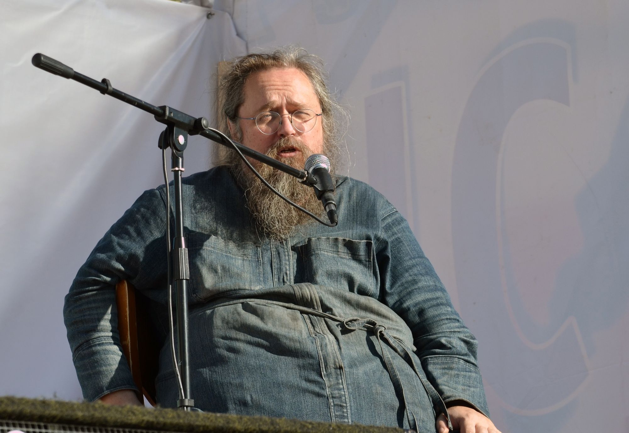 «Мой московский мир разрушен». Лишенный сана священник и богослов Андрей Кураев уехал из России